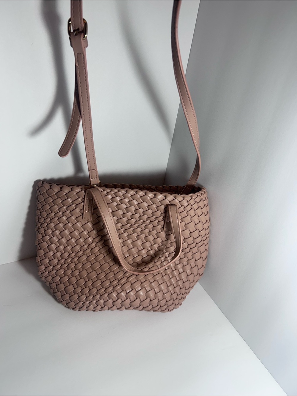 Women's Woven Shoulder Bag - Blush